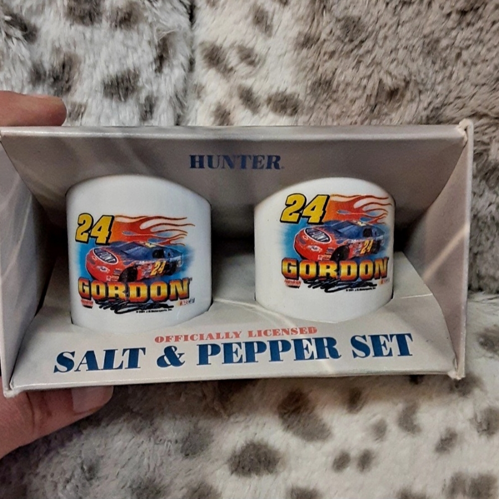 Hunter Brand Vintage Jeff Gordon Ceramic Salt & Pepper Shaker Set